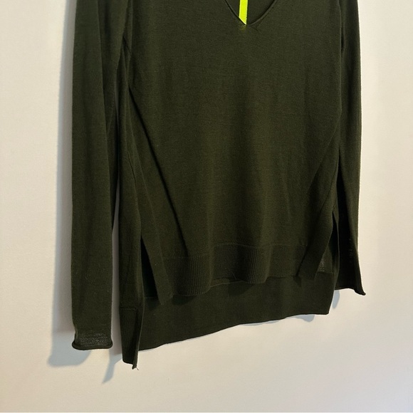 Duffy wool and cashmere green v-neck sweater - Picture 7 of 9